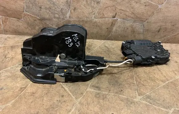 BMW 7 F01 F02 F03 F04 Front door lock 7185692