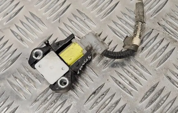 Toyota Yaris Airbag deployment crash/impact sensor 891730D020 0260583273