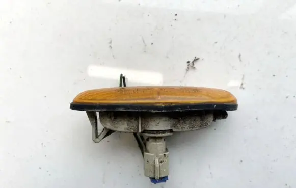 Front fender indicator light