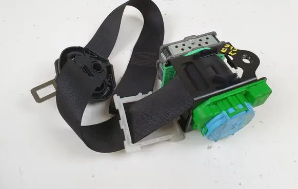 Mercedes-Benz CLC CL203 Front seatbelt 306364710