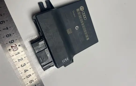 Audi Q7 4L Gateway control module 4L0907468B