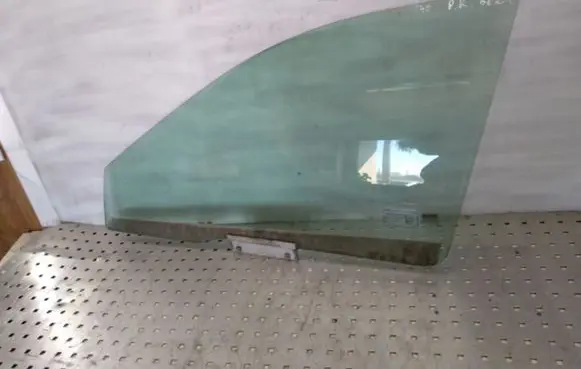 Volvo S40, V40 Front door window glass four-door 43R00022