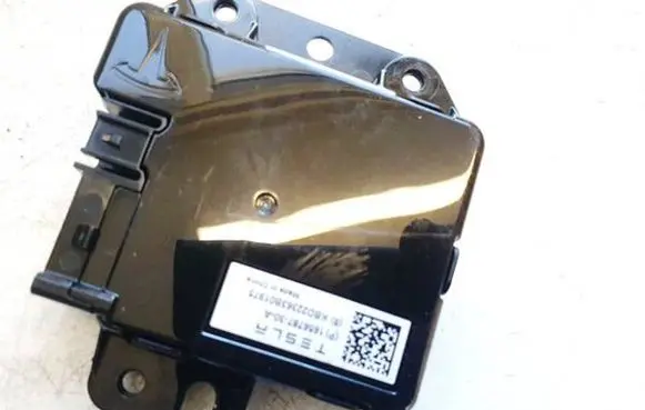 Tesla Model Y Other control units/modules p165678730a