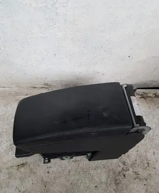 Volkswagen PASSAT B6 Armrest 0607358272