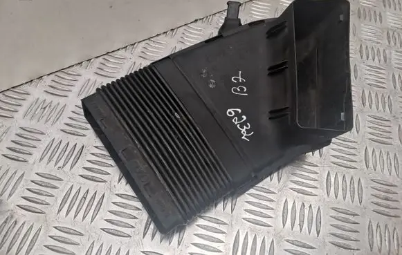 Audi A4 S4 B7 8E 8H Air intake duct part 8E0129617D