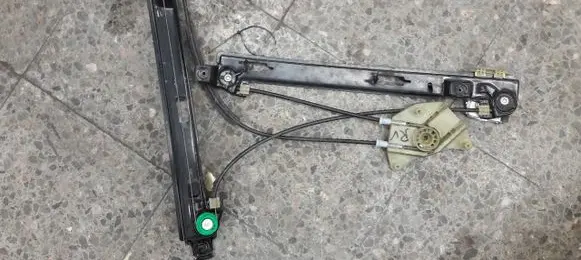 Seat Leon (1P) Front window lifting mechanism without motor