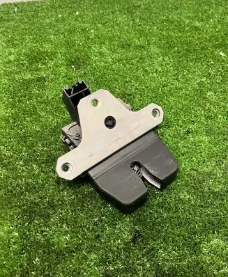 Ford Focus Tailgate/trunk/boot lock/catch/latch 8M51R442A66DA 01012155003 2524130001R