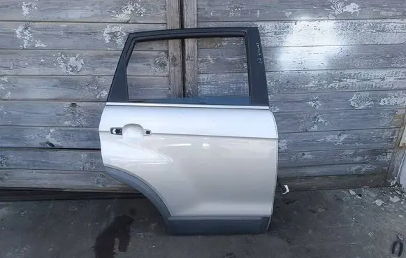 Chevrolet Captiva Front door