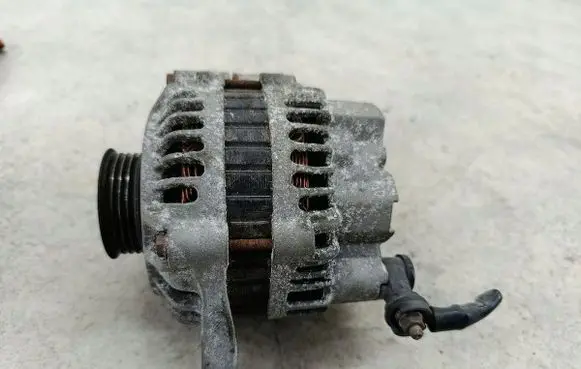 Suzuki Swift I Generator/alternator 3140084E01