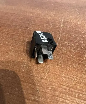Mercedes-Benz E W210 Other relay A0025421319 D3088