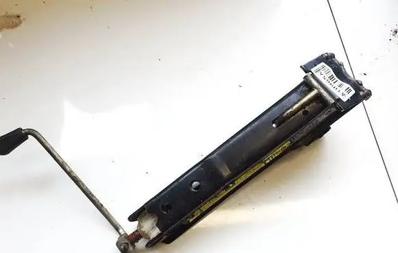 Volkswagen PASSAT B6 Lift Jack 3C0011031B