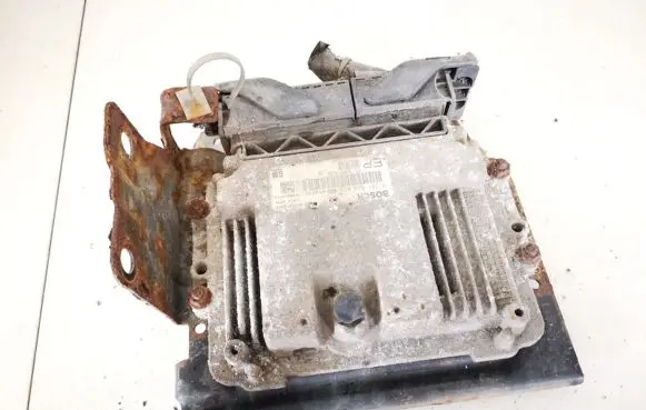 Opel Zafira B Engine control unit/module 55205622 0281014024
