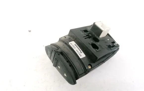 Toyota Avensis T220 Steering wheel buttons/switches 8623020010 86230-20010