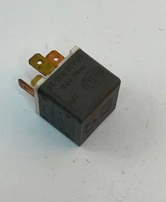 Volkswagen PASSAT B7 Other relay 141951253B