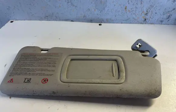 Sun visor