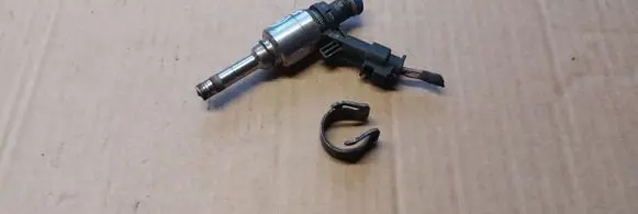 Audi A3 S3 8P Fuel injector 06H906036F 0261500057