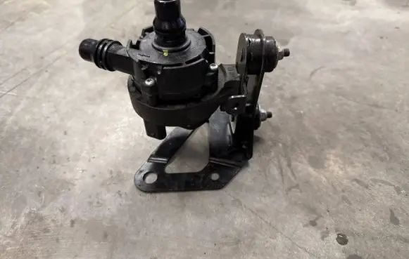 BMW X5 F15 Electric auxiliary coolant/water pump 7643949