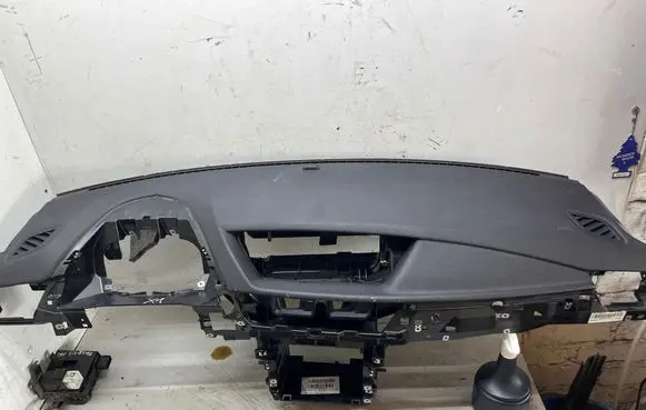 BMW X1 E84 Dashboard 05062015 154542156 013810