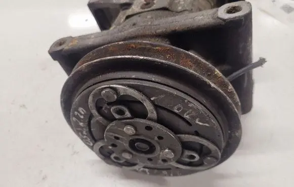 Nissan X-Trail T30 Air conditioning (A/C) compressor (pump) 926005M300