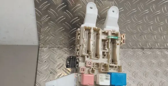 Toyota Verso Fuse module 827300F051