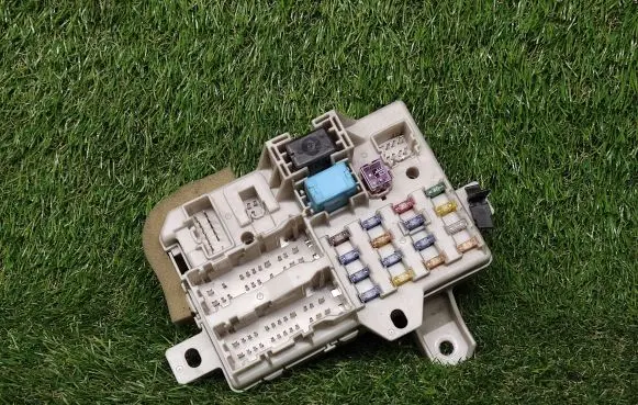 Mazda 6 Power management control unit 00282F18