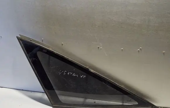 Opel Vectra A Rear side window 90270811LH 90270811