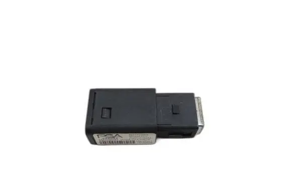 Citroen C4 III e-C4 iPod connector socket 98217039DX