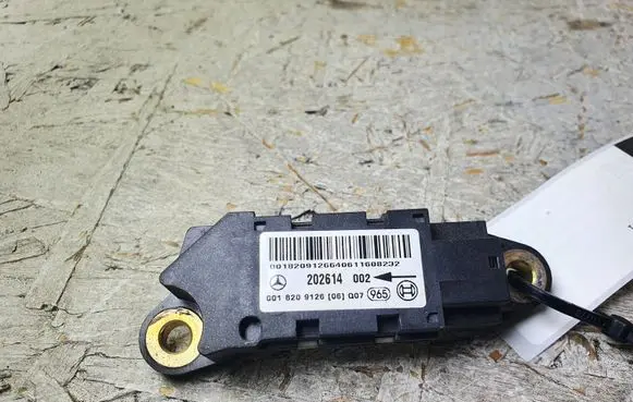 Mercedes-Benz CLS C219 Airbag deployment crash/impact sensor 0018209126