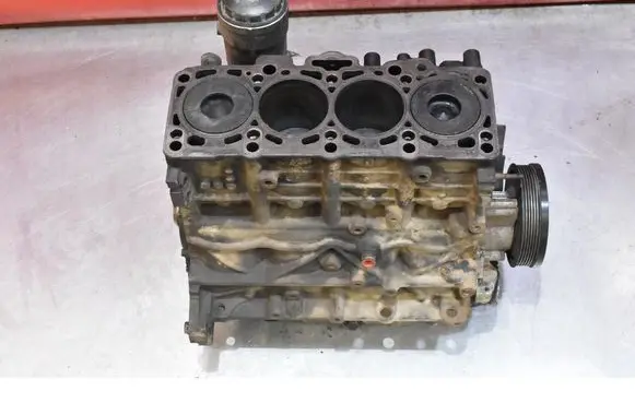 Skoda Octavia Mk2 (1Z) Engine block BKD