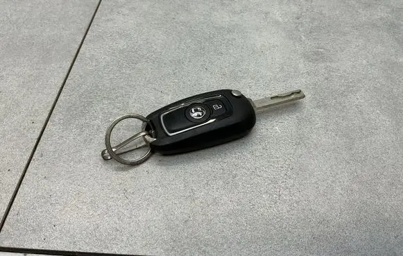 Opel Astra K Ignition key/card 