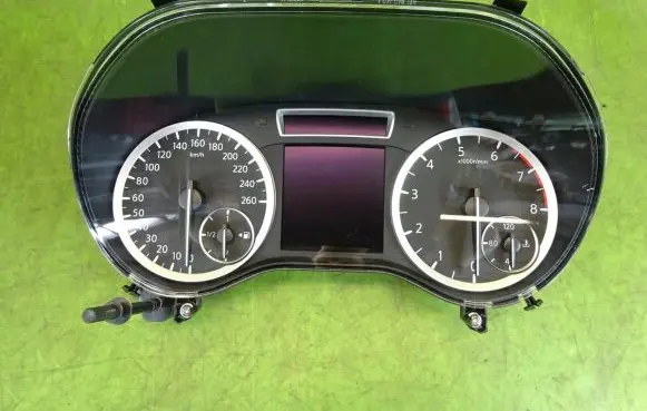 Infiniti Q30 Speedometer (instrument cluster)