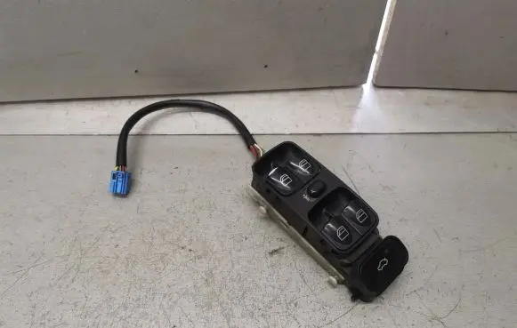 Mercedes-Benz C W203 Electric window control switch A2038200110