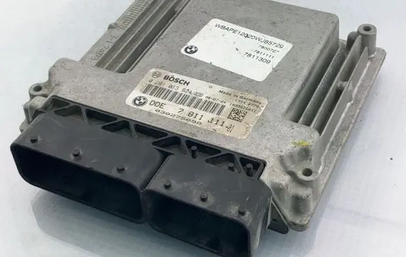 BMW X3 E83 Engine control unit/module 7811111 0281013924