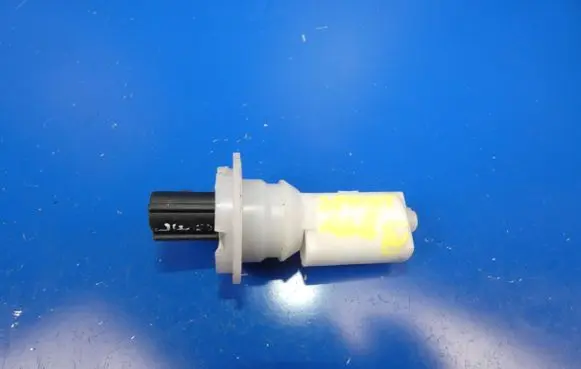 KIA Sportage Windshield washer fluid level sensor 