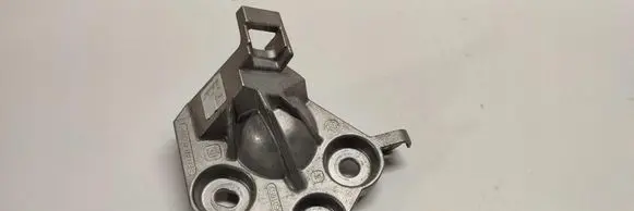 Opel Vivaro Engine mount bracket 9810586280
