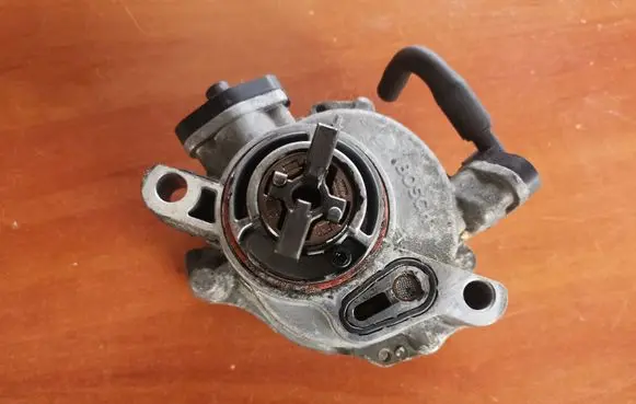 Ford Focus Vacuum pump 9684786780