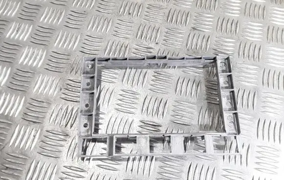 Volkswagen Touareg I Dash center speaker frame 7L6857318