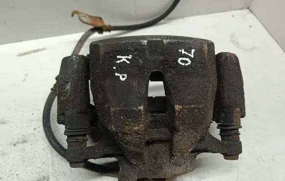 Toyota RAV 4 (XA40) Front brake caliper 