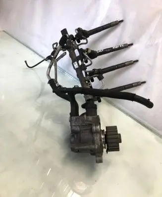Volkswagen Golf VII Fuel injection system set 04l089b 04l130277g 04l130755d