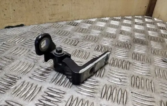 Volvo V40 Front door lower hinge 31352690