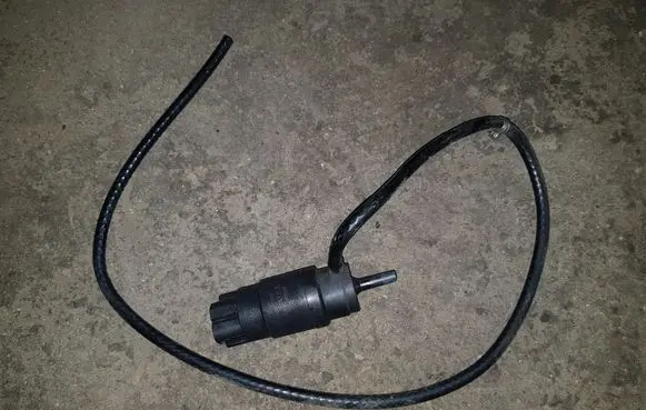 BMW 3 E36 Windscreen/windshield washer pump 61668360614
