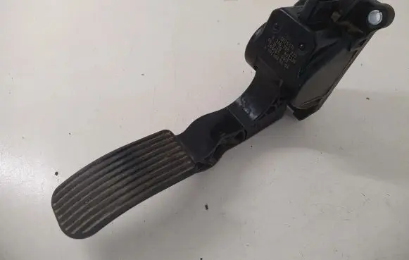 Mercedes-Benz Vito Viano W639 Accelerator throttle pedal A9063000404