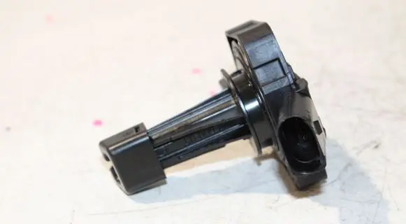 Volkswagen Golf VII Oil level sensor 04L907660C
