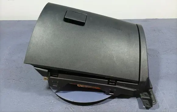 Glove box
