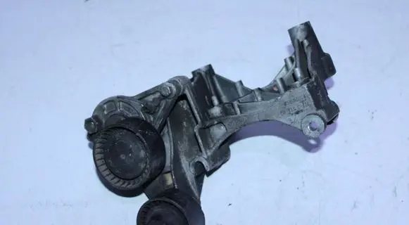 Renault Trafic III (X82) Generator/alternator bracket 117105124R