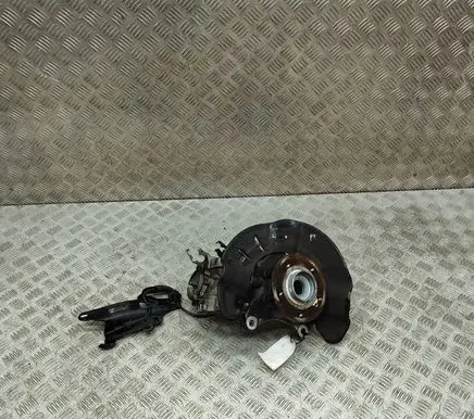 Mercedes-Benz CLA C118 X118 Front wheel hub A1185840100 A2473320100