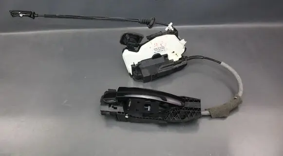 Volkswagen Jetta VI Rear door lock 5K4839016S