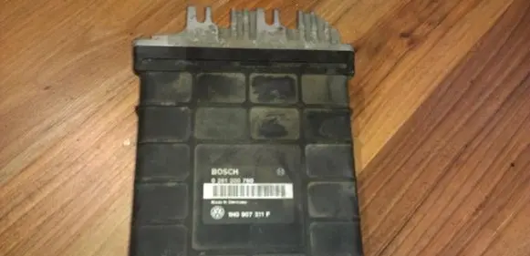 Volkswagen Golf III Engine control unit/module 0261200760