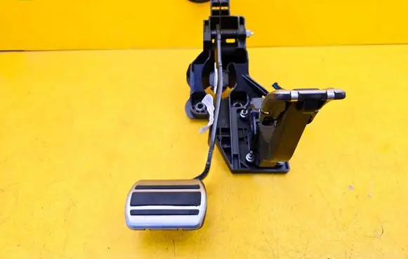 Citroen DS7 Crossback Pedal assembly 980799458000 9674829180