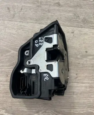 BMW 1 E82 E88 Front door lock 7202146